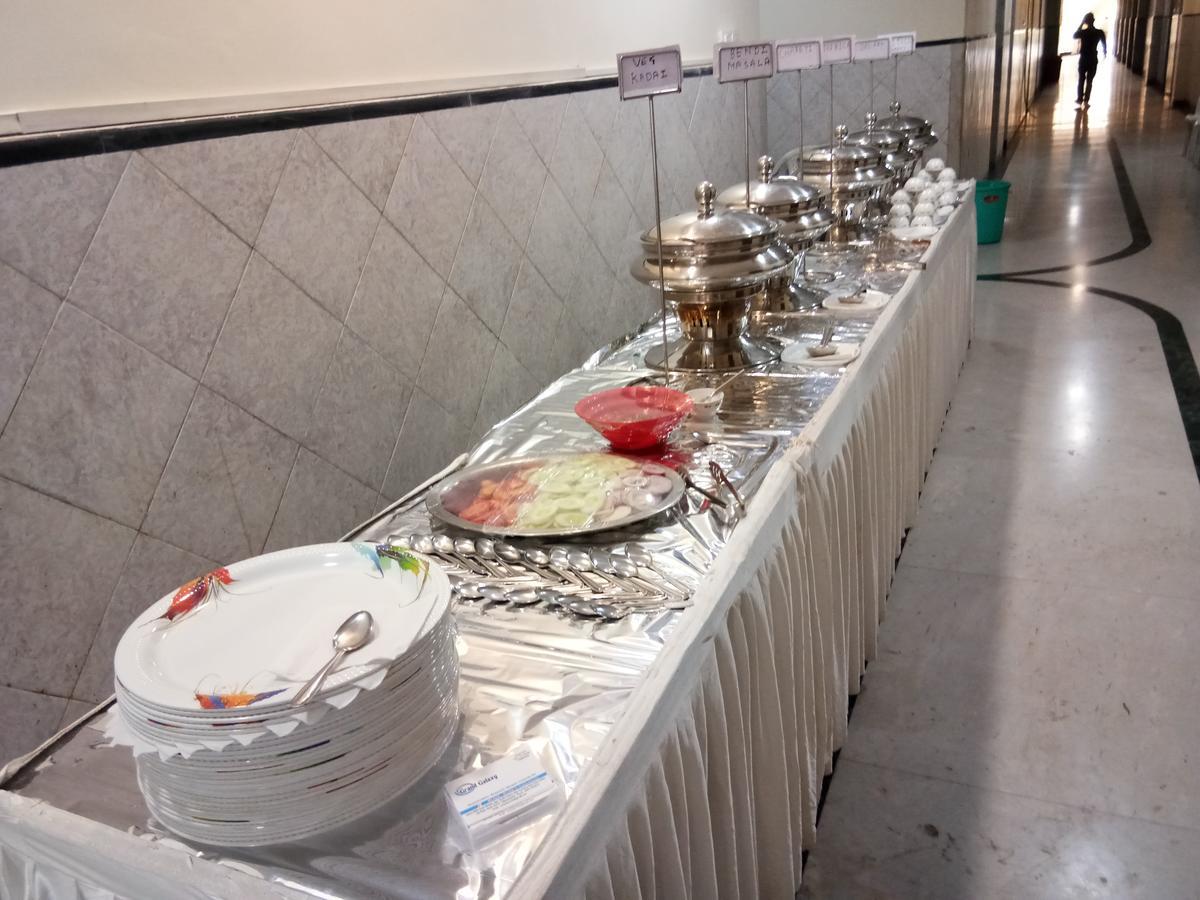 נאסיק Grand Galaxy Hotel Krishna מראה חיצוני תמונה