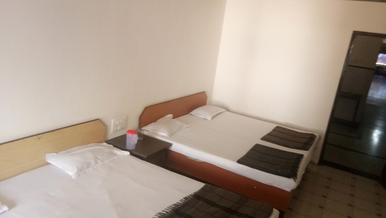 נאסיק Grand Galaxy Hotel Krishna מראה חיצוני תמונה